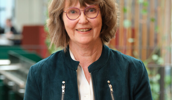 Councillor Adrienne Staples 013 1 Square v2