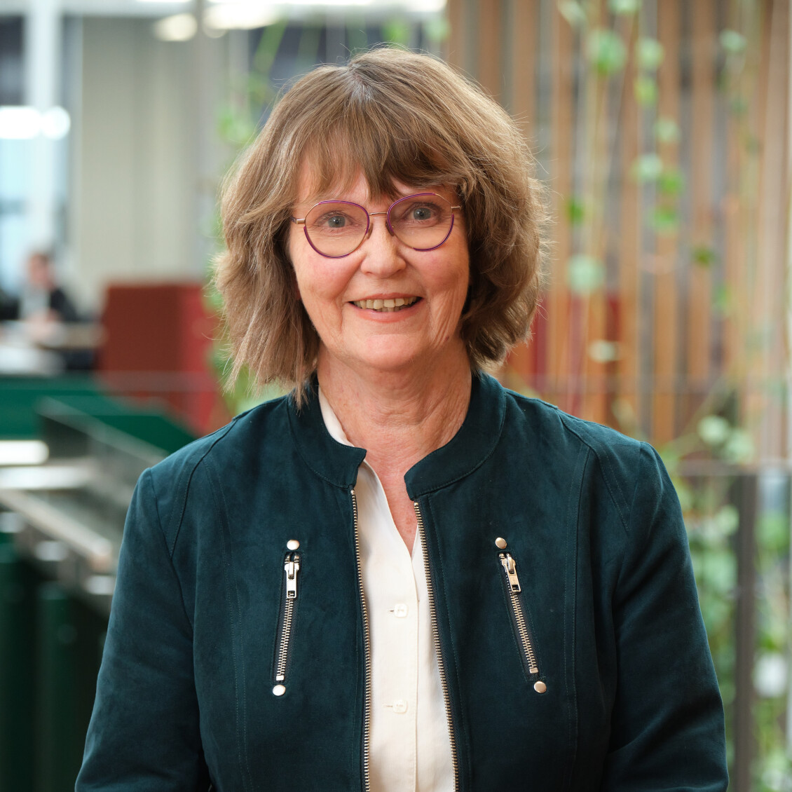 Councillor Adrienne Staples 013 1 Square v2